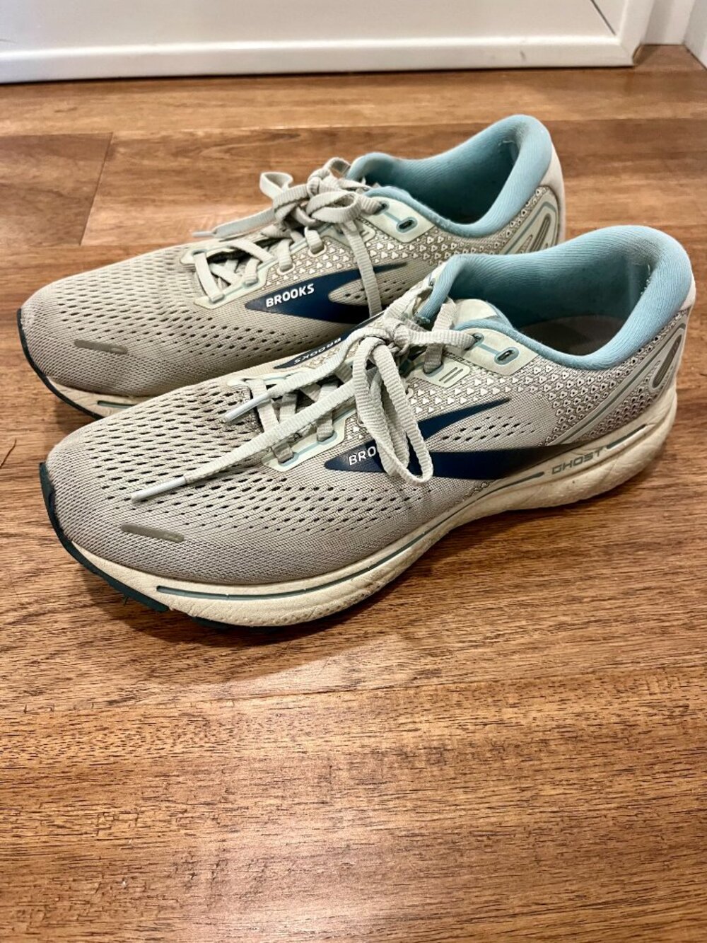 Brooks Ghost Running Shoes Women's size 10 in Light Gray and Blue